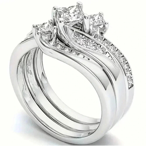 Elegant Three-Stone Ring Set Size 5 - Picture 3 of 3